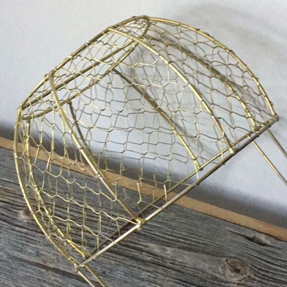 Farm house chicken wire basket with handle - Picture 4 of 6